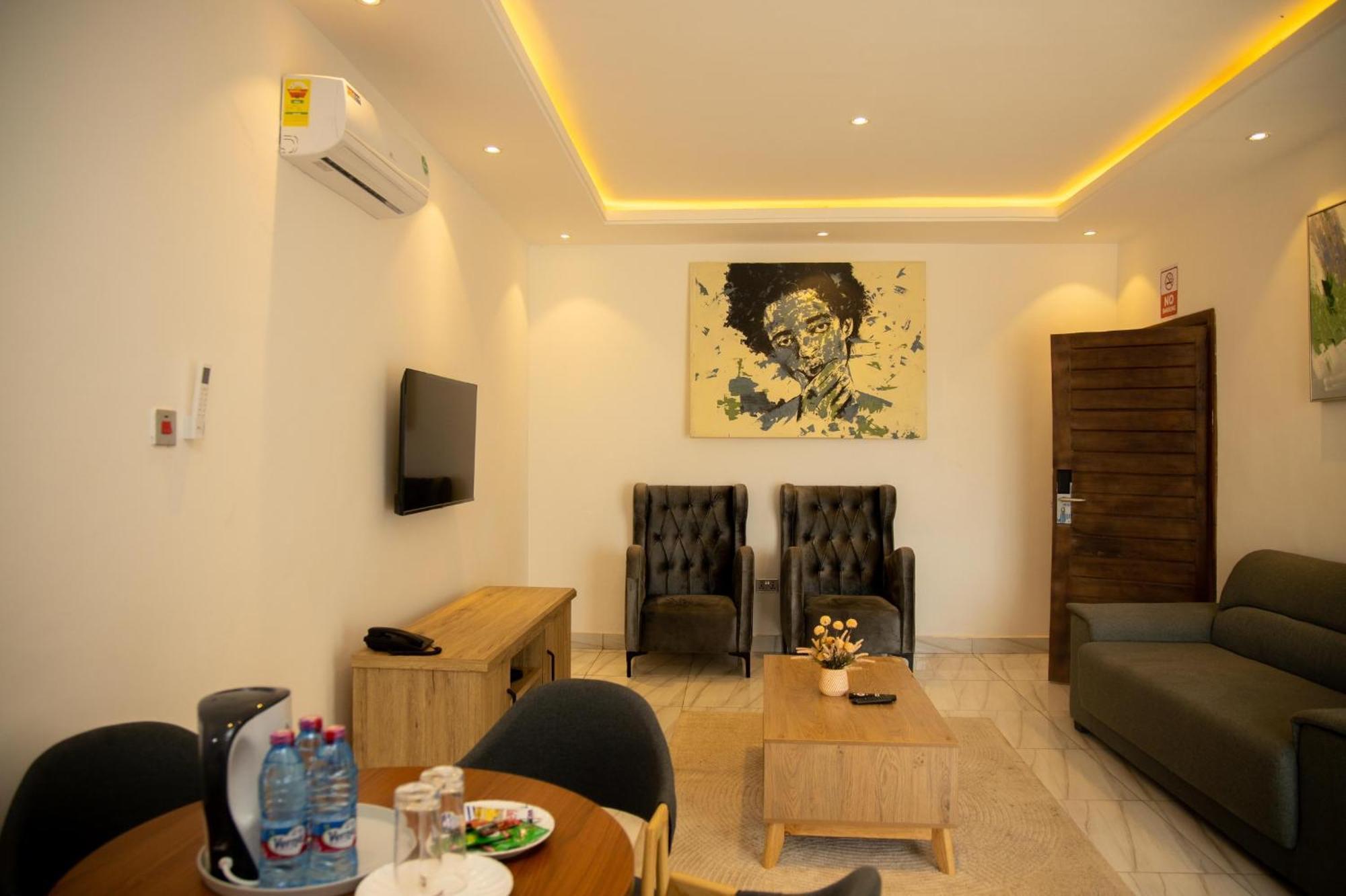 Aiden Homes And Apartments Hotel Koforidua Exterior photo