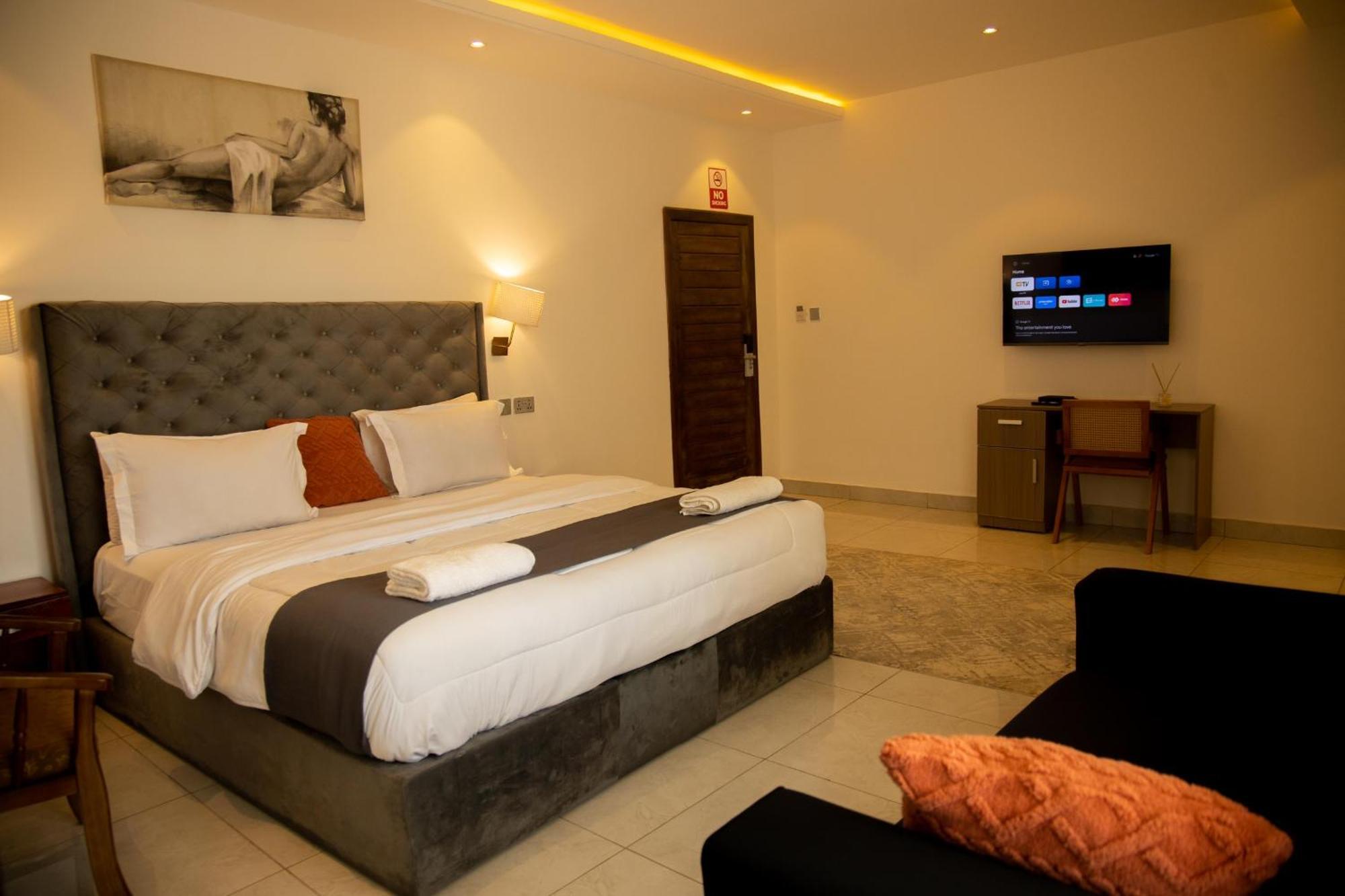 Aiden Homes And Apartments Hotel Koforidua Exterior photo