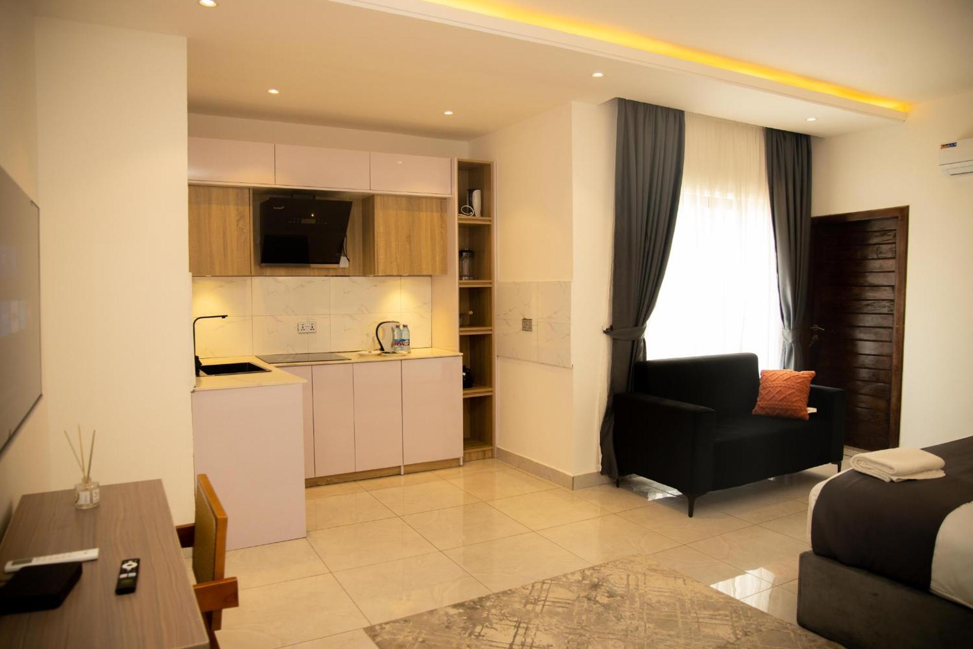 Aiden Homes And Apartments Hotel Koforidua Exterior photo