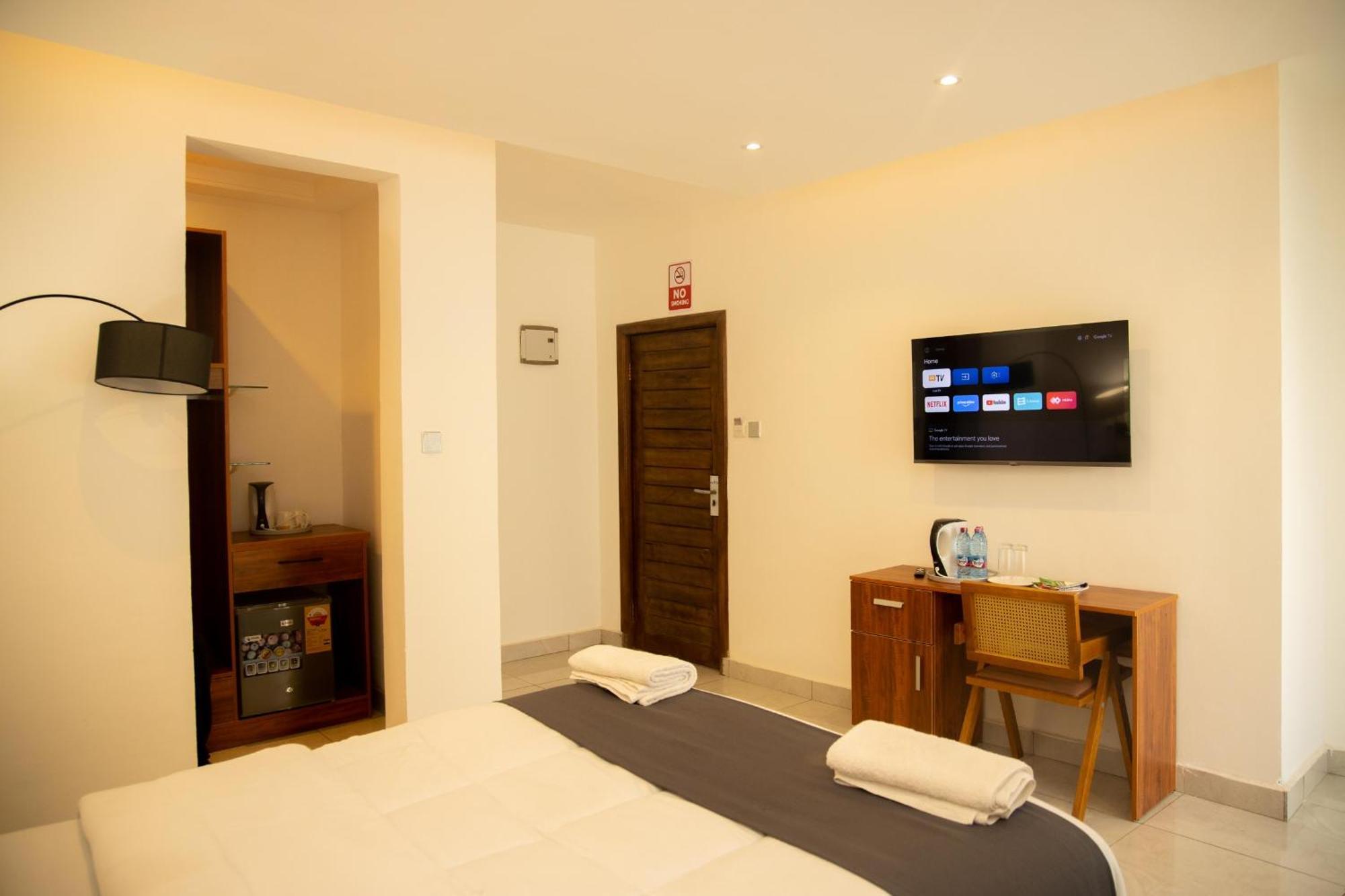Aiden Homes And Apartments Hotel Koforidua Exterior photo